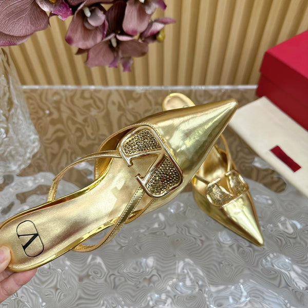 Décolleté con cinturino posteriore traforato Vlogo Signature con cristalli, pelle di vitello color oro 70