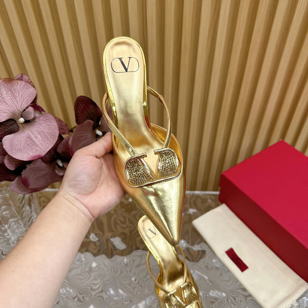 Décolleté con cinturino posteriore traforato Vlogo Signature con cristalli, pelle di vitello color oro 70