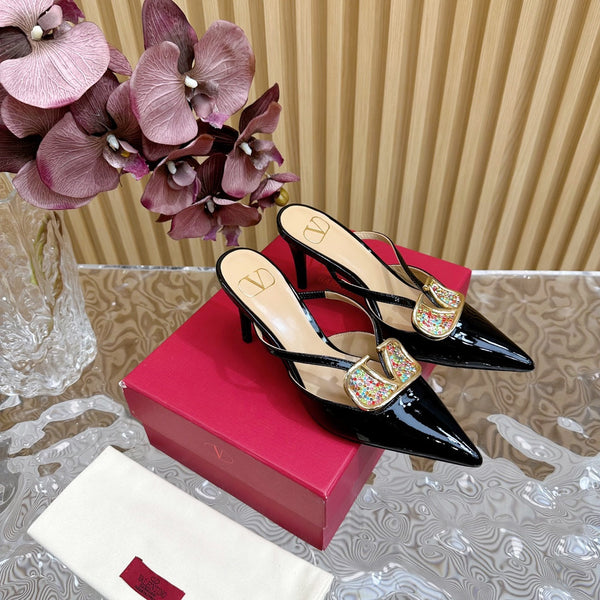 Décolleté con cinturino posteriore traforato Vlogo Signature con cristalli, 70, pelle di vitello nera e beige