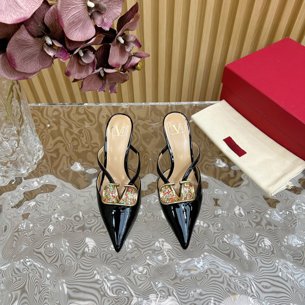 Décolleté con cinturino posteriore traforato Vlogo Signature con cristalli, 70, pelle di vitello nera e beige