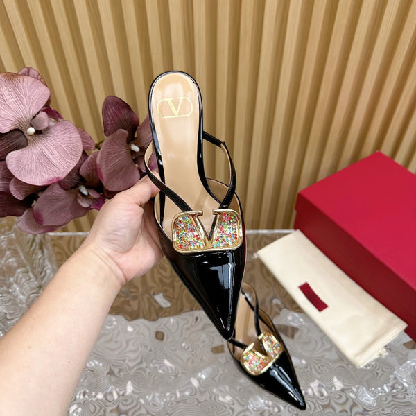 Décolleté con cinturino posteriore traforato Vlogo Signature con cristalli, 70, pelle di vitello nera e beige