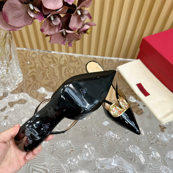 Décolleté con cinturino posteriore traforato Vlogo Signature con cristalli, 70, pelle di vitello nera e beige