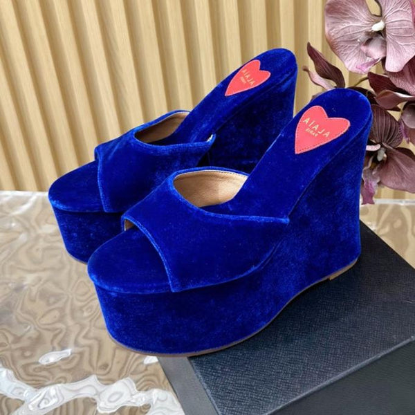 ZEPPA ALAIA IN VELLUTO BLU COBALTO CON CUORE RICAMATO