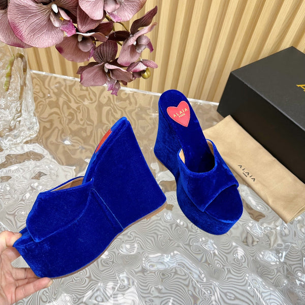 ZEPPA ALAIA IN VELLUTO BLU COBALTO CON CUORE RICAMATO