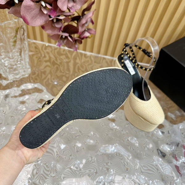 SANDALI ALAIA LA CON ZEPPA IN PAGLIA DI CARTA BIANCA