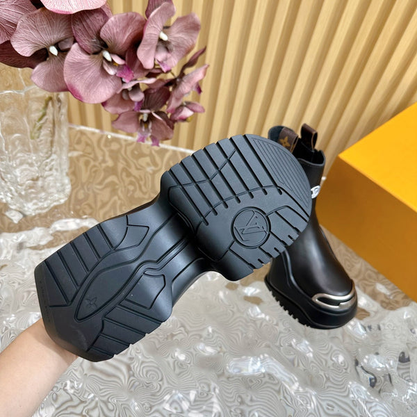 Stivali con plateau LV Archlight 2.0 in pelle di vacchetta nera da 60 mm