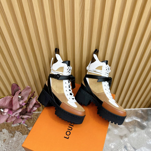 LV Laureate Platform Desert Boot 70mm in pelle scamosciata marrone gialla