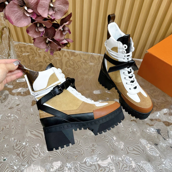 LV Laureate Platform Desert Boot 70mm in pelle scamosciata marrone gialla