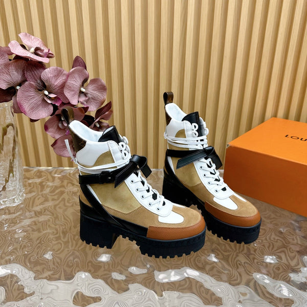 LV Laureate Platform Desert Boot 70mm in pelle scamosciata marrone gialla