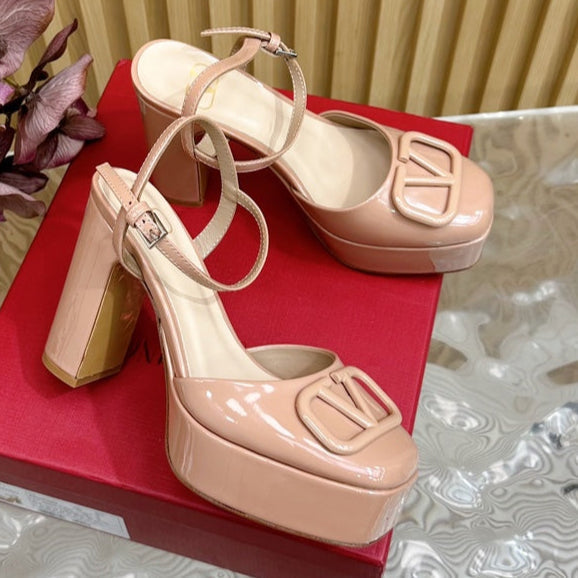 VT Signature 115mm Patent Leather Platform Pumps Nude Calfskin 286475