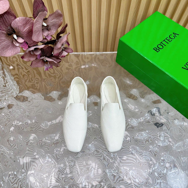 BV Grained White Calfskin Adamo Slippers 957405