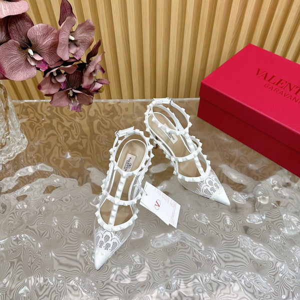 Décolleté Rockstud Metallic con cinturino alla caviglia, 95 mm, in pelle di agnello bianca e tessuto in pizzo 102093