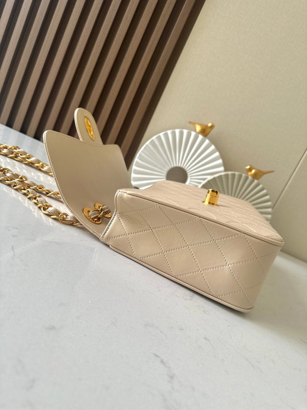 CC 2025 Flap Bag 30cm Apricot Gold Lambskin 298106