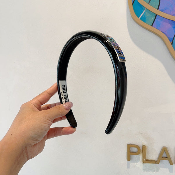 HEADBAND IN BLACK PATENT CALFSKIN SILVER LOGO 427344