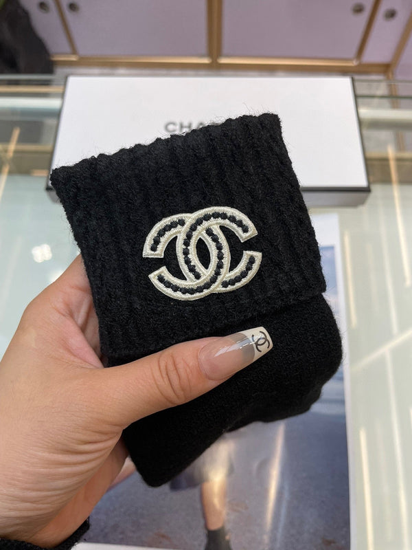 GUANTI IN CASHMERE NERO CON LOGO BIANCO 405907