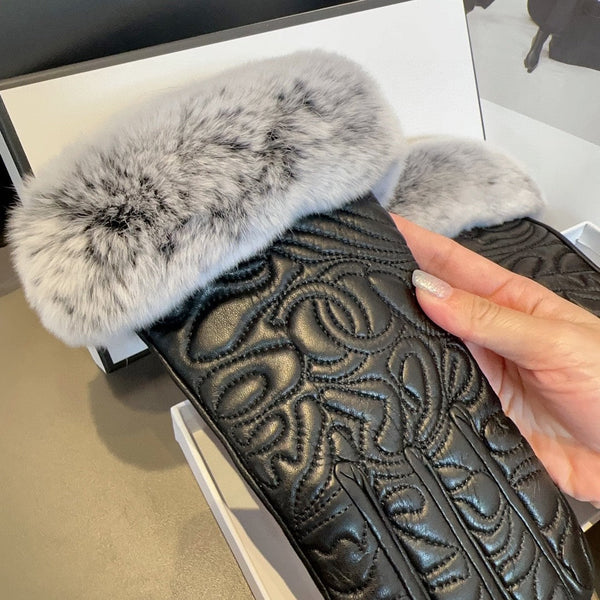 GUANTI IN PELLE DI AGNELLO GOFFRATA NERA CON PELLICCIA DI CONIGLIO 462323