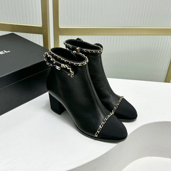 Stivaletto CC 65 in vitello nero con cinturino in pelle grosgrain