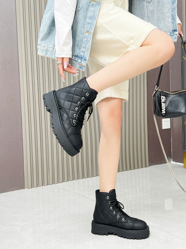 CC Combat Boots In Black Quilted Lambskin 944578