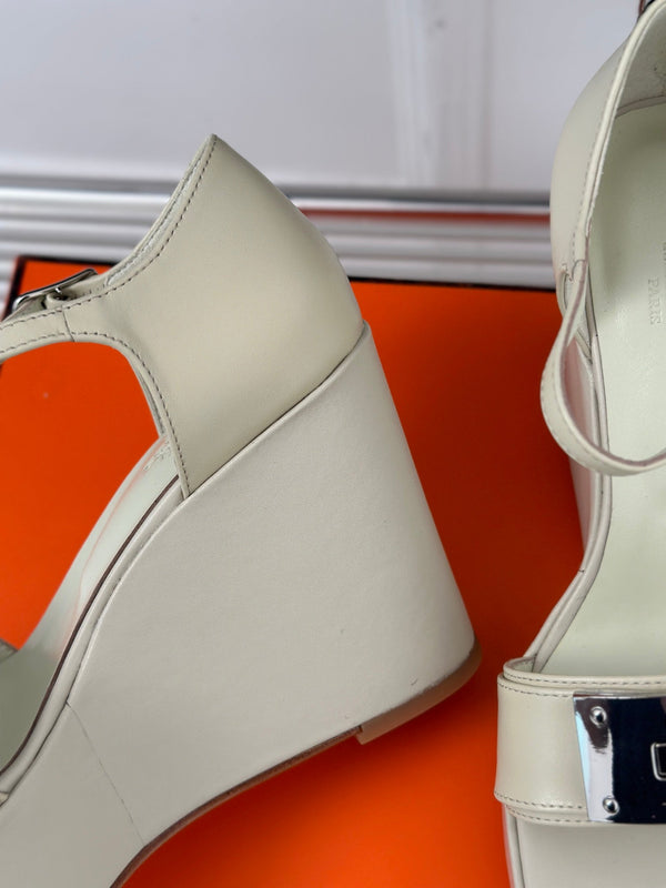 SANDALI CON ZEPPA IN PELLE DI AGNELLO BIANCA