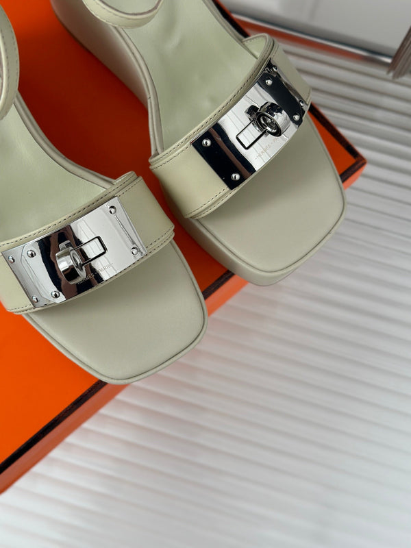 SANDALI CON ZEPPA IN PELLE DI AGNELLO BIANCA