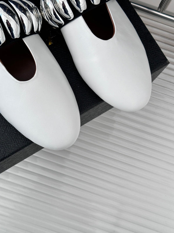 Alaia 25 Mary Jane Jewel Ballerine in pelle di vitello bianca 293246