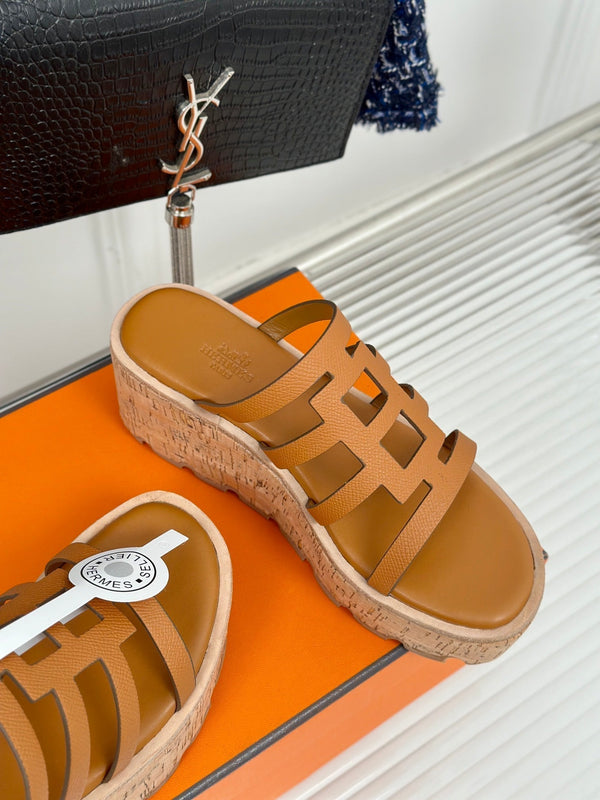 SANDALO ISABELLA IN PELLE DI VITELLO MARRONE LUCIDO