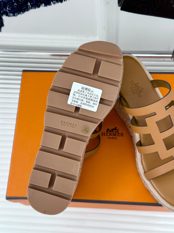 SANDALO ISABELLA IN PELLE DI VITELLO MARRONE LUCIDO