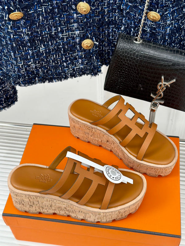 SANDALO ISABELLA IN PELLE DI VITELLO MARRONE LUCIDO