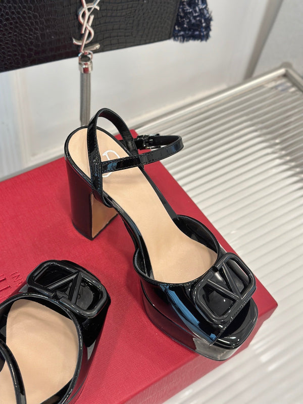 Sandal With Vlogo Signature Platform In Black Glossy Calfskin 110mm 989460