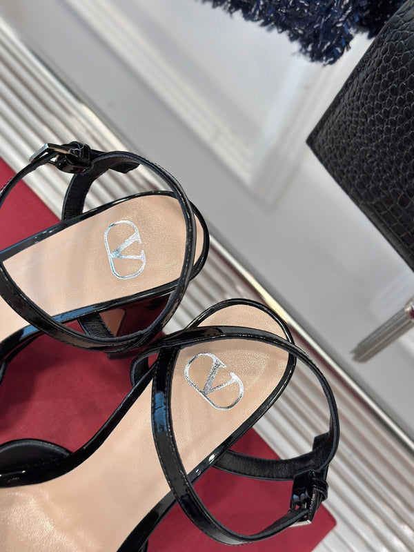 Sandal With Vlogo Signature Platform In Black Glossy Calfskin 110mm 989460