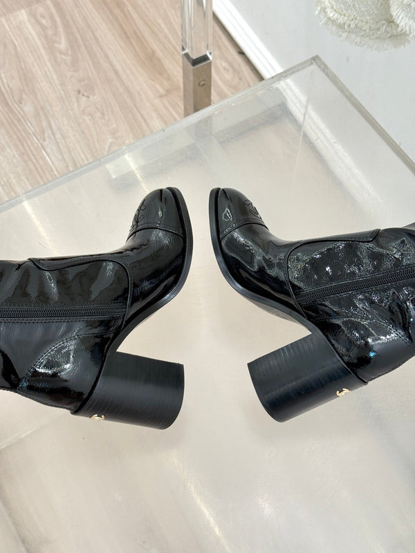 CC Classic Long Boots Block Heel 90mm Black Patent Leather 465395