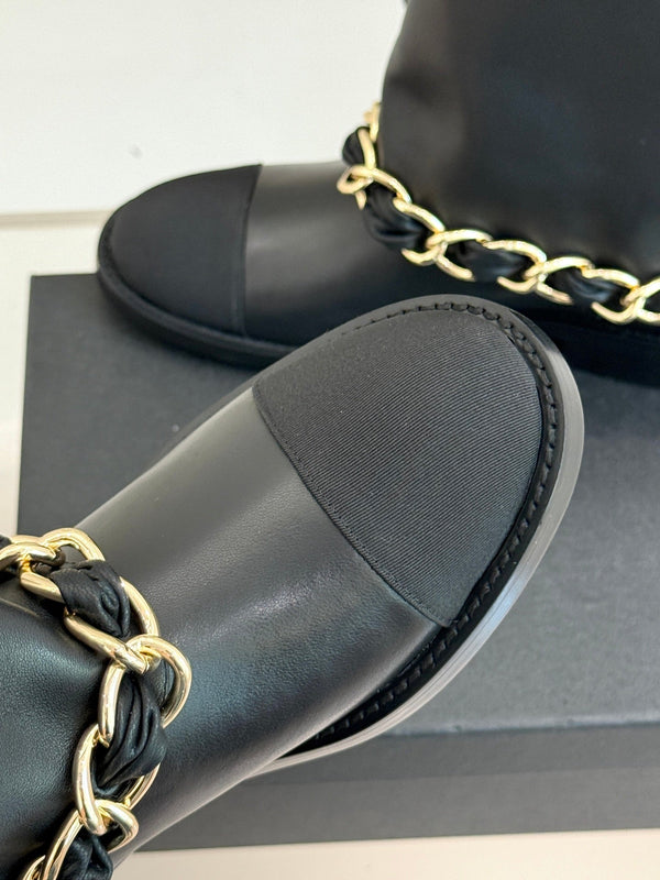 Chanel 25 Large Chain Flat-solved Boot Black Lambskin 465422