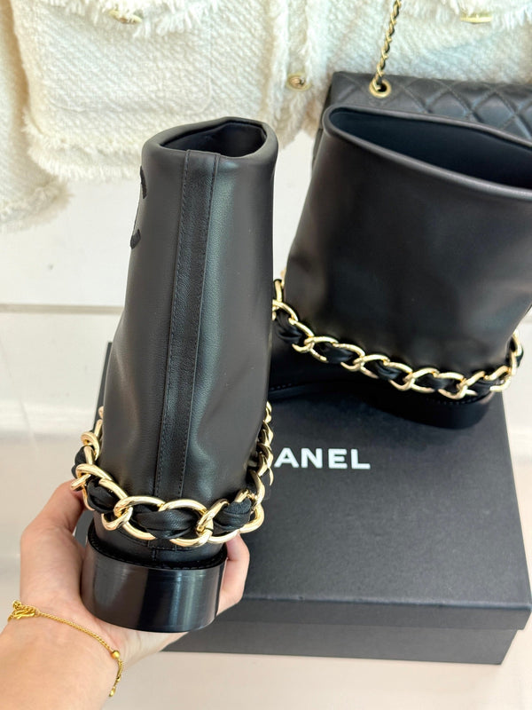 Chanel 25 Large Chain Flat-solved Boot Black Lambskin 465422