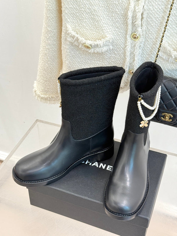 Chanel 25 Four-Leaf Clover Pearls Double C Boots Black Woven Sheepskin 465405