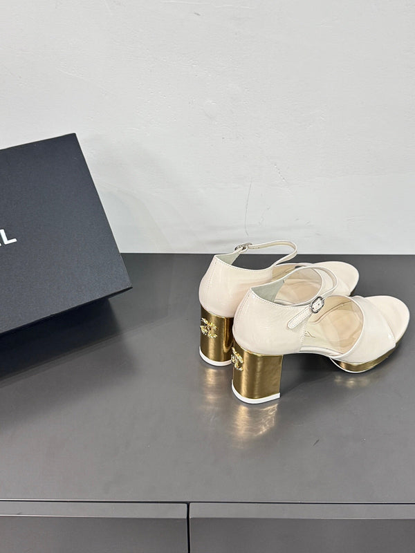 SANDALI CON TACCO A BLOCCO IN PELLE DI MONTONE BIANCA