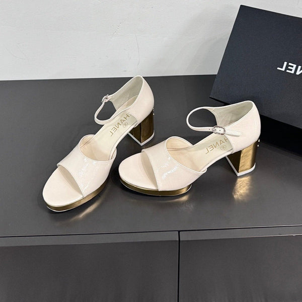 SANDALI CON TACCO A BLOCCO IN PELLE DI MONTONE BIANCA