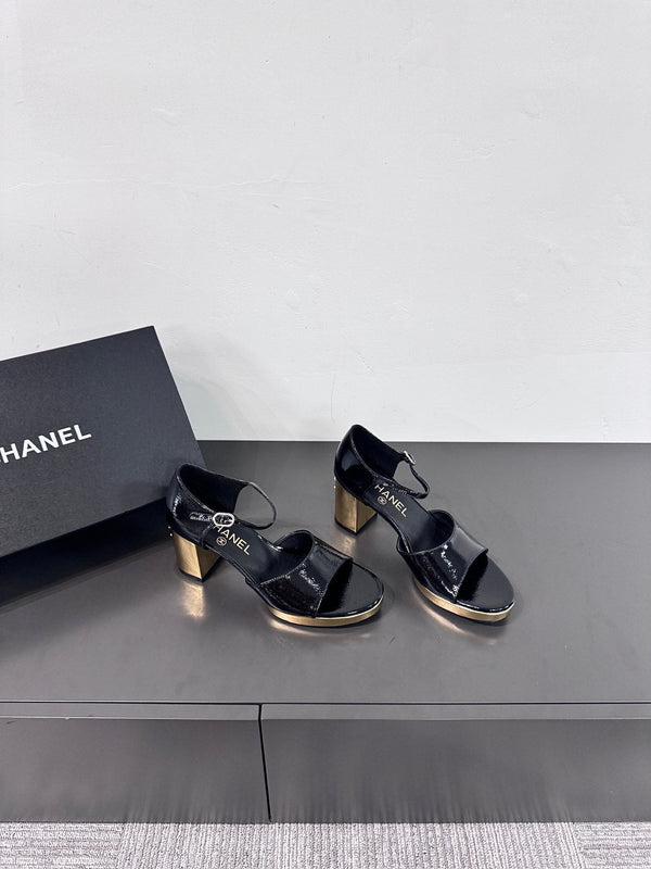 SANDALI CON TACCO A BLOCCO IN PELLE DI MONTONE NERA