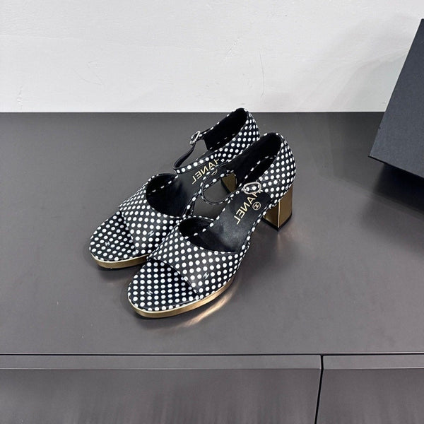 SANDALI CON TACCO A BLOCCO IN PELLE DI MONTONE A POIS NERI