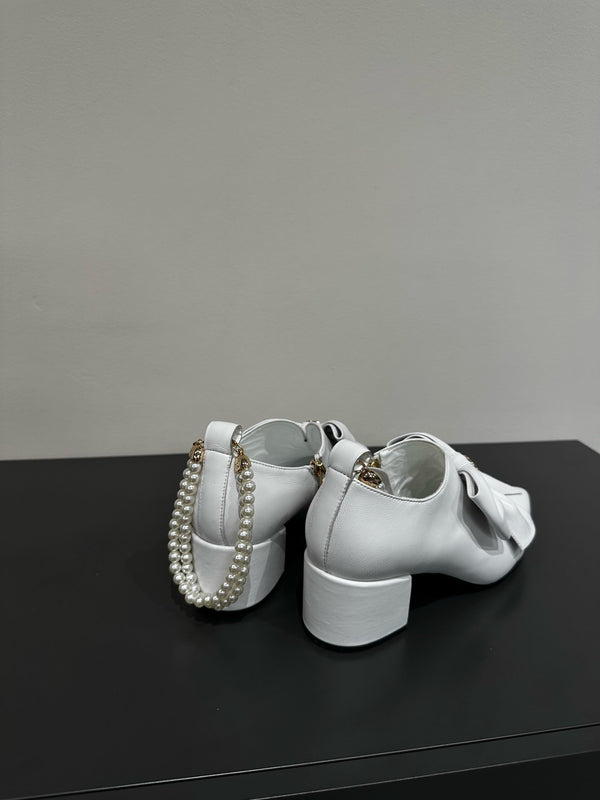 CCC Pointed Toe High Heels White Bow Tie Cowhide