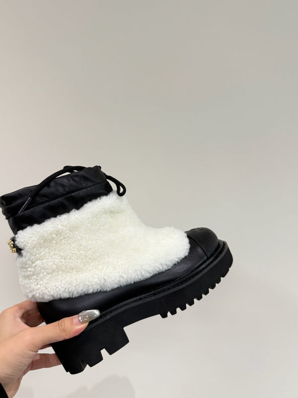 CC 25ss Martin Snow Boots White Black Cowhide & Lambswool 417823