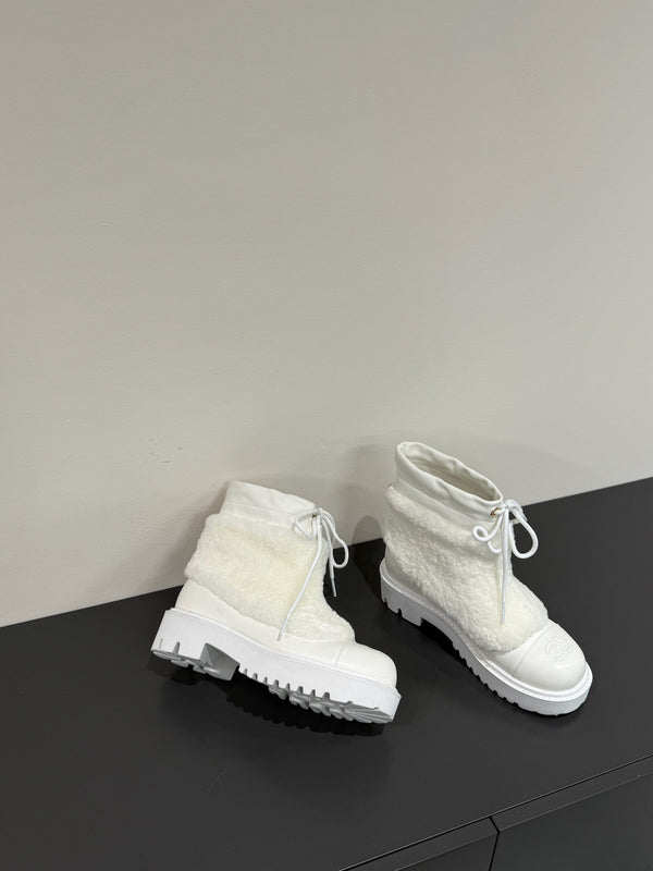 CC 25ss Martin Snow Boots White Cowhide & Lambswool 417824