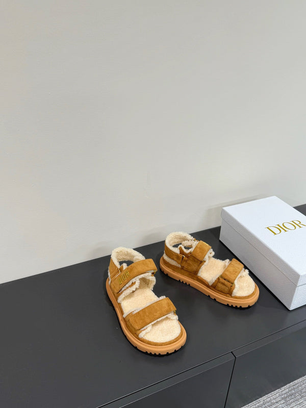 Dioract Sandal In Caramel Suede And Wool Fleece Lining 109871