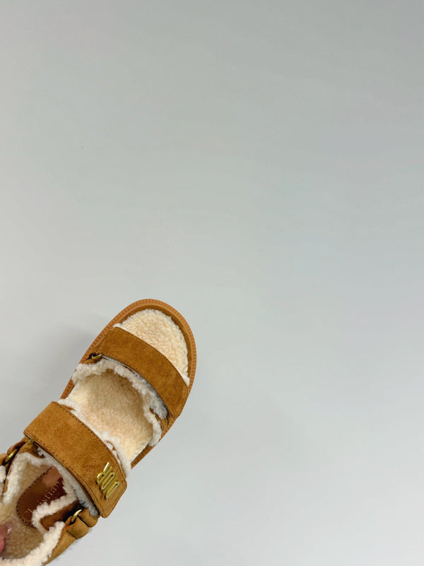 Dioract Sandal In Caramel Suede And Wool Fleece Lining 109871