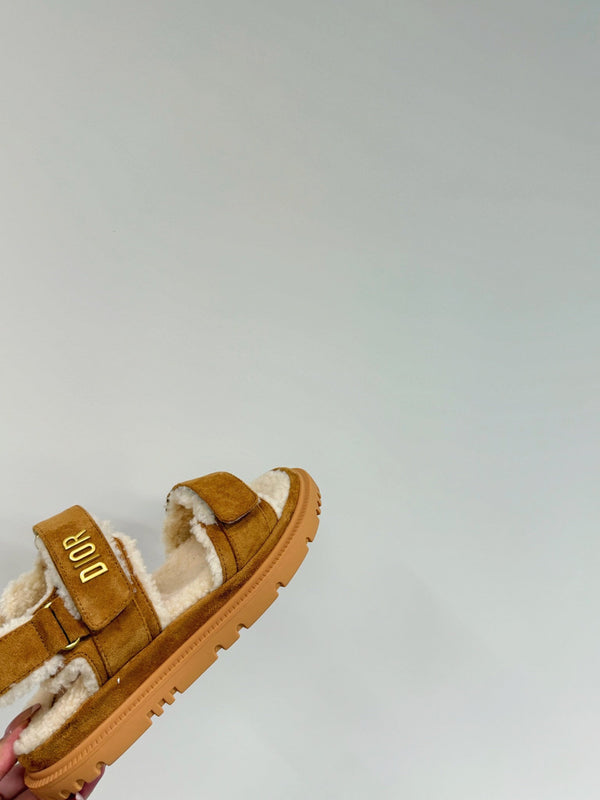 Dioract Sandal In Caramel Suede And Wool Fleece Lining 109871