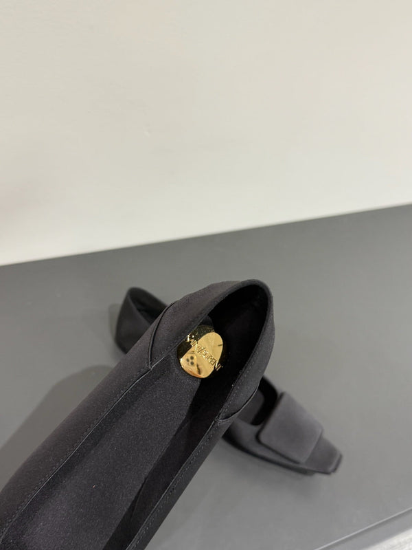 BALLERINA FLATS IN BLACK SATIN