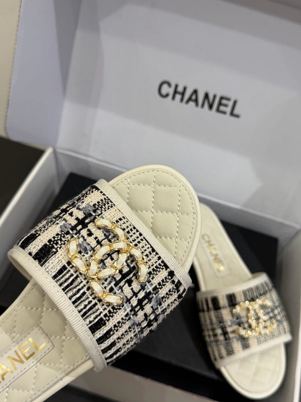 Ciabatte basse con catena CC 25ss nere bianche in pelle di vacchetta e pecora 417563