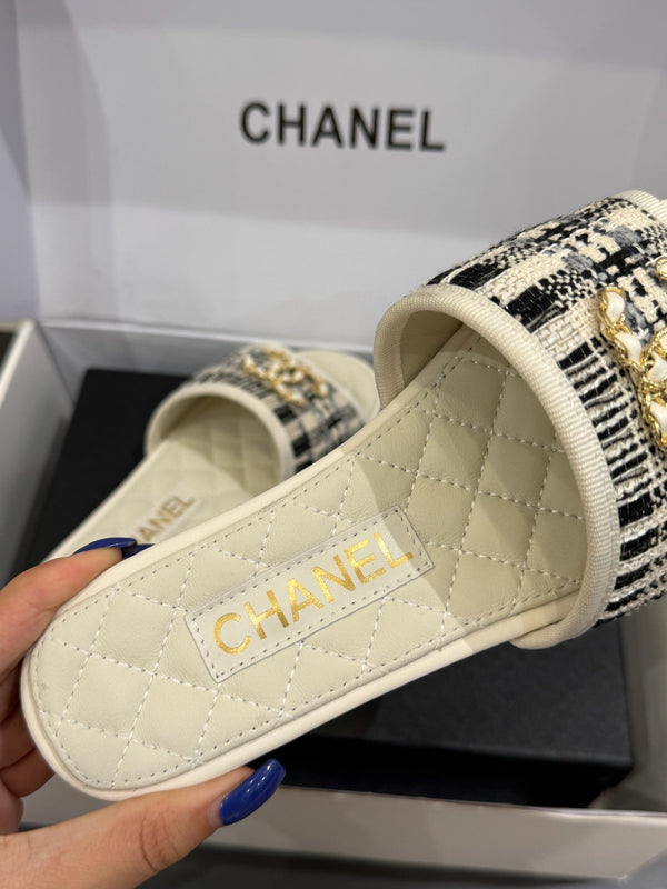 Ciabatte basse con catena CC 25ss nere bianche in pelle di vacchetta e pecora 417563