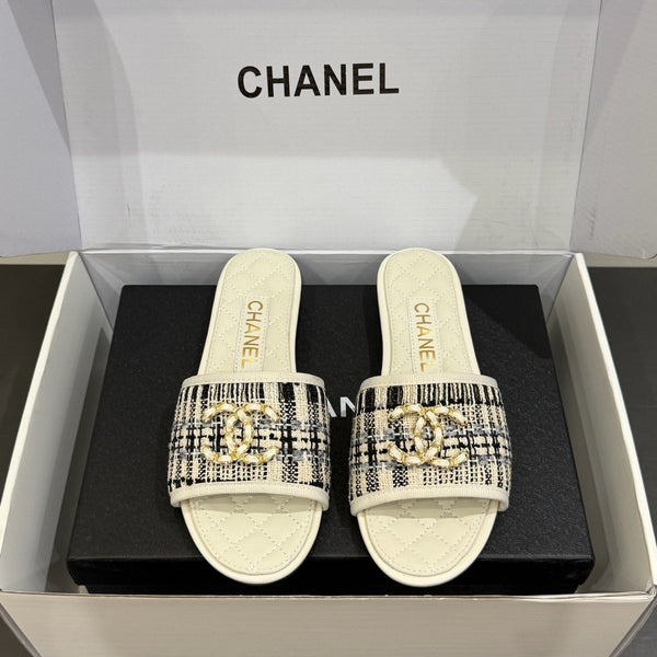 Ciabatte basse con catena CC 25ss nere bianche in pelle di vacchetta e pecora 417563