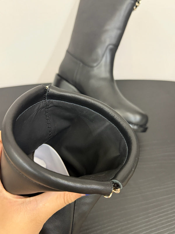 CC 25s Short Flat Chain Knight Boots Black Leather 417841