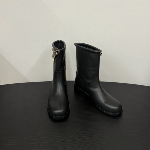 CC 25s Short Flat Chain Knight Boots Black Leather 417841